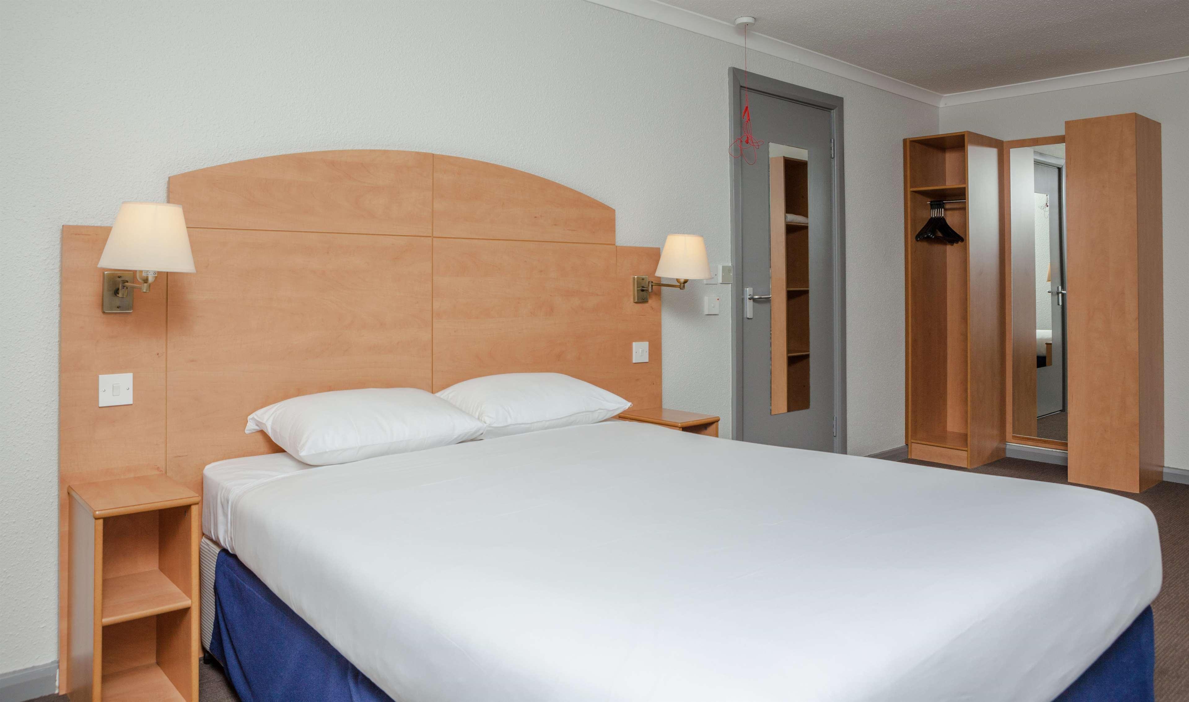 Campanile Hotel Дартфорд Екстер'єр фото